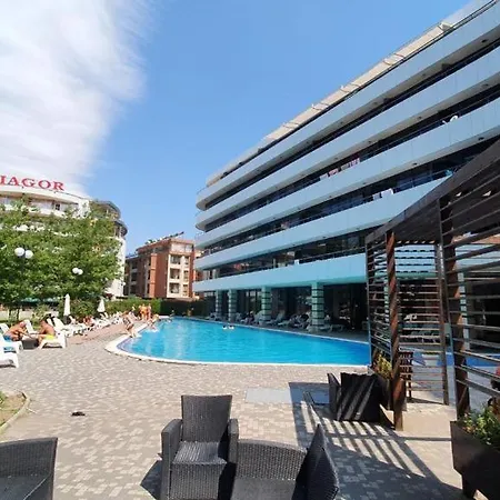 Boomerang Residence Апартамент