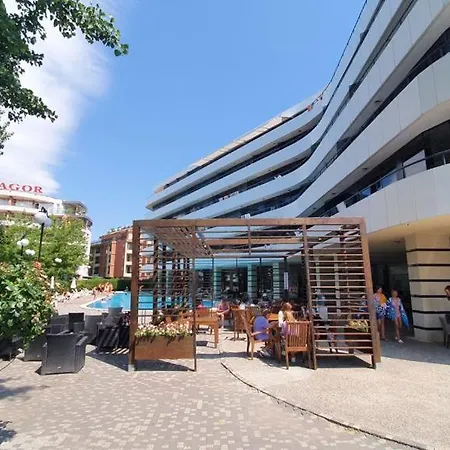 Boomerang Residence Апартамент